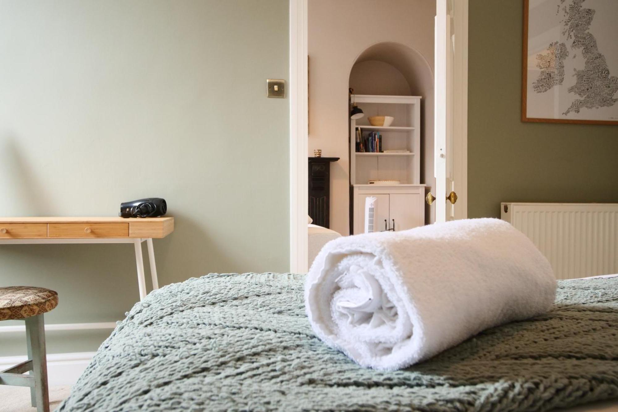 Fifth Quarter Apartment With Free Parking York Exterior foto